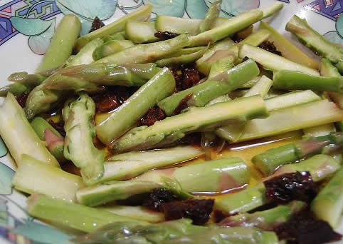 Espárragos asados y marinados