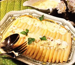 Espárragos blancos con crema al jamón
