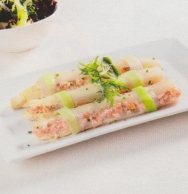 Espárragos blancos rellenos de salmón