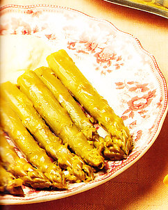 Espárragos en salsa chantilly caliente