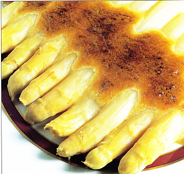 Espárragos gratinados con salsa holandesa