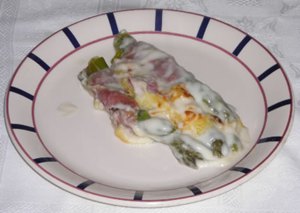 Espárragos trigueros gratinados
