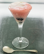 Espuma de sandía con moras y helado