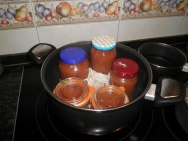 Esterilizando los botes de mermelada