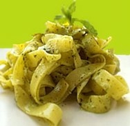 Fettuccini con pollo al pesto