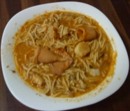 fideos a la cazuela con alcachofas y calamar