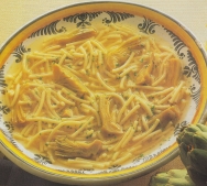 Fideos con alcachofas