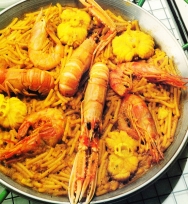 Fideos con mariscos y rape