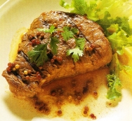 Filete al vino tinto y pimienta roja