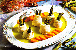 Filetes de gallo rellenos de espárragos