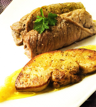 Filetes de ternera con foie y puré de manzana