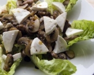 Foto de ensalada de champiñones y queso