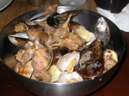 Foto de Mariscada de almejas, cañaillas y mejillones