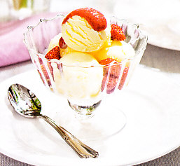 Fresitas con helado de queso