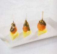 Fresones y piña con chocolate