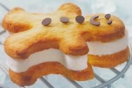 Galletas de jengibre con helado de yogur