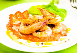 Gambas a la vinagreta de fresones