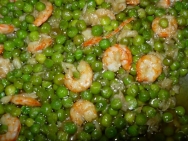 Gambas con guisantes