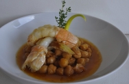 Garbanzos con cigalas y setas