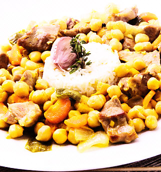 Garbanzos con cordero al curry