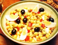 Garbanzos fríos en ensalada