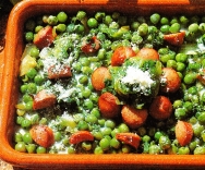 Guisantes con salchichas vienesas
