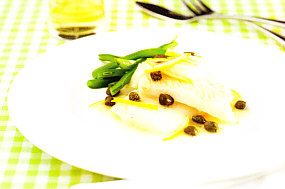 Halibut con salsa de alcaparras y limón