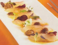 Hamachi macerado con un guisado de shiitake
