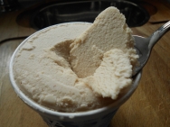 Helado de almendras al coñac