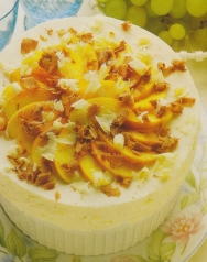 Helado de chocolate blanco con melocotones
