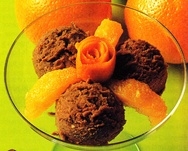 Helado de chocolate con naranja