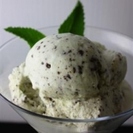 Helado de menta con chocolate
