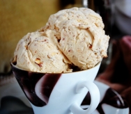 Helado de vino dulce de almendras