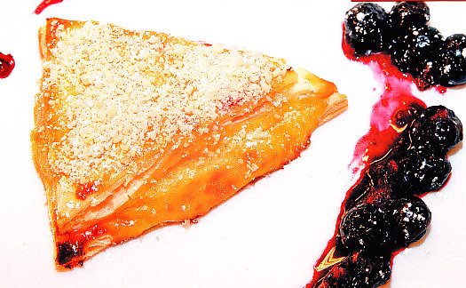 Hojaldre de crema y almendras