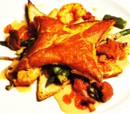 Hojaldre de setas y gambas