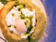 Huevos al nido de patata