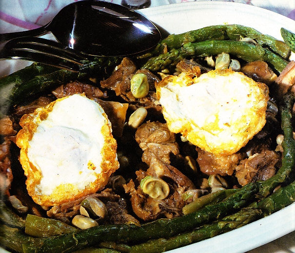 Huevos con habas, espárragos y cordero