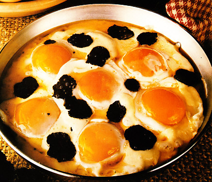 Huevos con velo trufados
