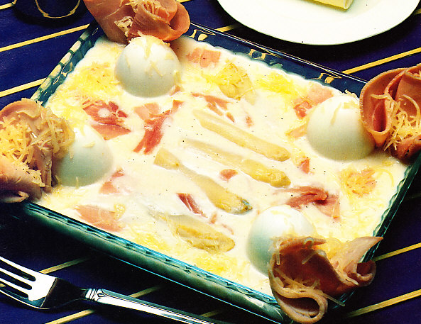Huevos gratinados con salsa bechamel
