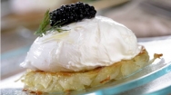 Huevos poché con caviar