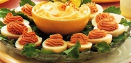 Huevos rellenos de almendras y foie-gras