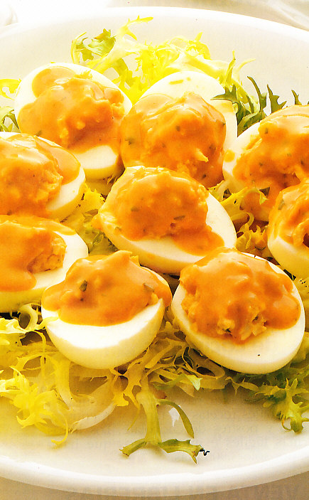 Huevos rellenos de atún