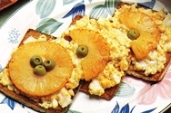 Huevos revueltos con piña
