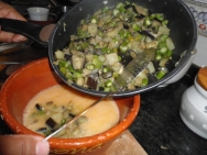 Incorporarlas en los huevos batidos