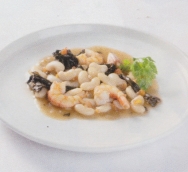Judias blancas con gambas y trompetas de la muerte