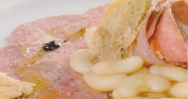 Judías del ganxet con carpaccio de carne de cocido