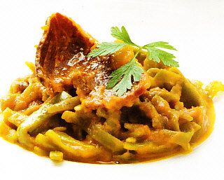 Judías verdes con tomate y jamón