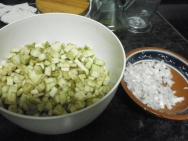 La berenjena... cortadita.