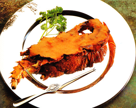 Langosta a la parrilla con salsa