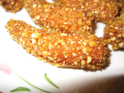 Langostinos con crema de yogur, pistachos y coco rallado